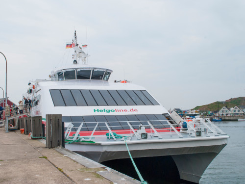 Halunder Jet angelegt auf Helgoland