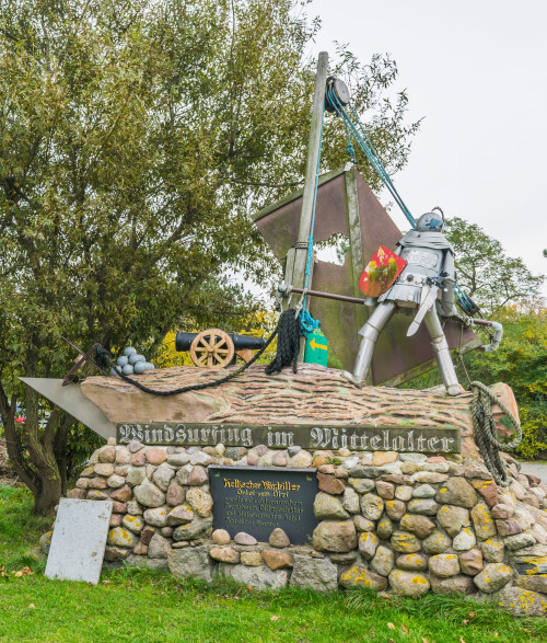 Burgtiefe auf Fehmarn - Was wenige wissen, schon die Ritter surften auf Fehmarn