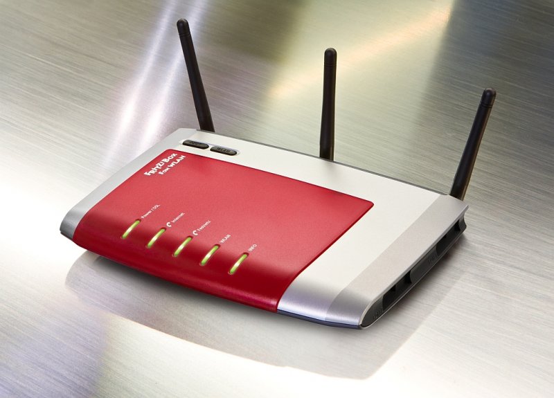 Eigene Technik kann man nur hinter dem IAD einsetzen. Zu sehen FRITZBox 7270 Bildquelle: © AVM GmbH Eigene Technik kann man nur hinter dem IAD einsetzen. Zu sehen FRITZBox 7270 Bildquelle: © AVM GmbH
