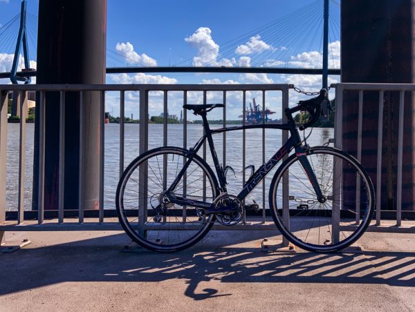 TrengaDE Rennrad auf dem Anleger Waltershof