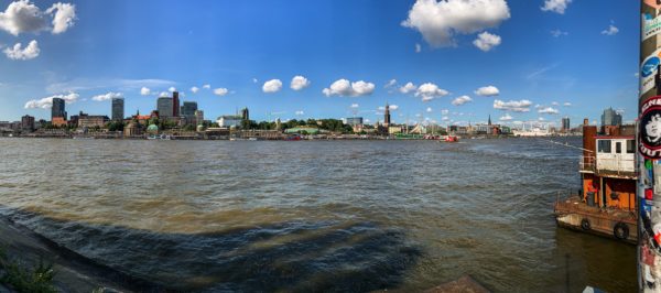 Panorama vom Alten Elbtunnel aus gesehen