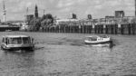 Hamburger Hafenbarkasse Claudia Glitscher und HADAG Fähre Rafiki - Argentinienbrücke Hamburg (Black&White)