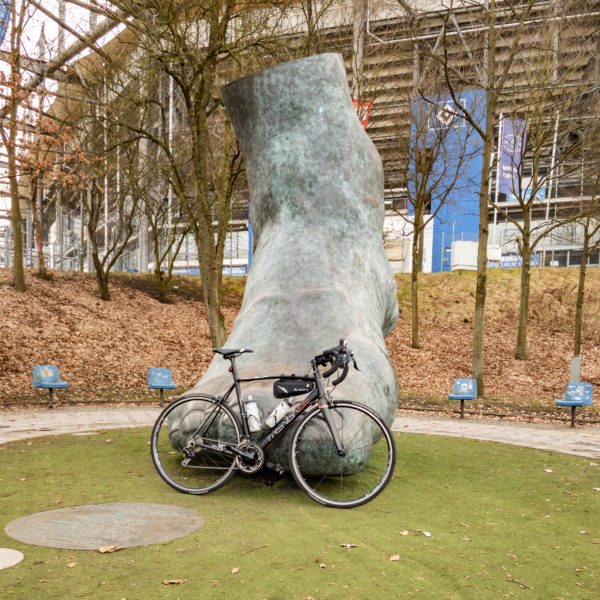 Uwe Seelers Fuß als Skulptur