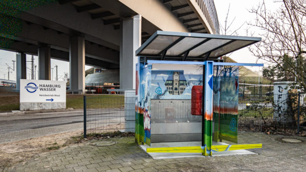 Öffentliches Pissoir an der S-Bahnhaltestelle Stellingen