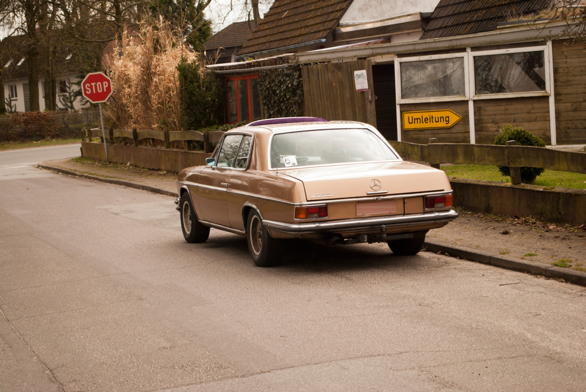 Mercedes Benz Strich Acht Coupé W114 (HDR)