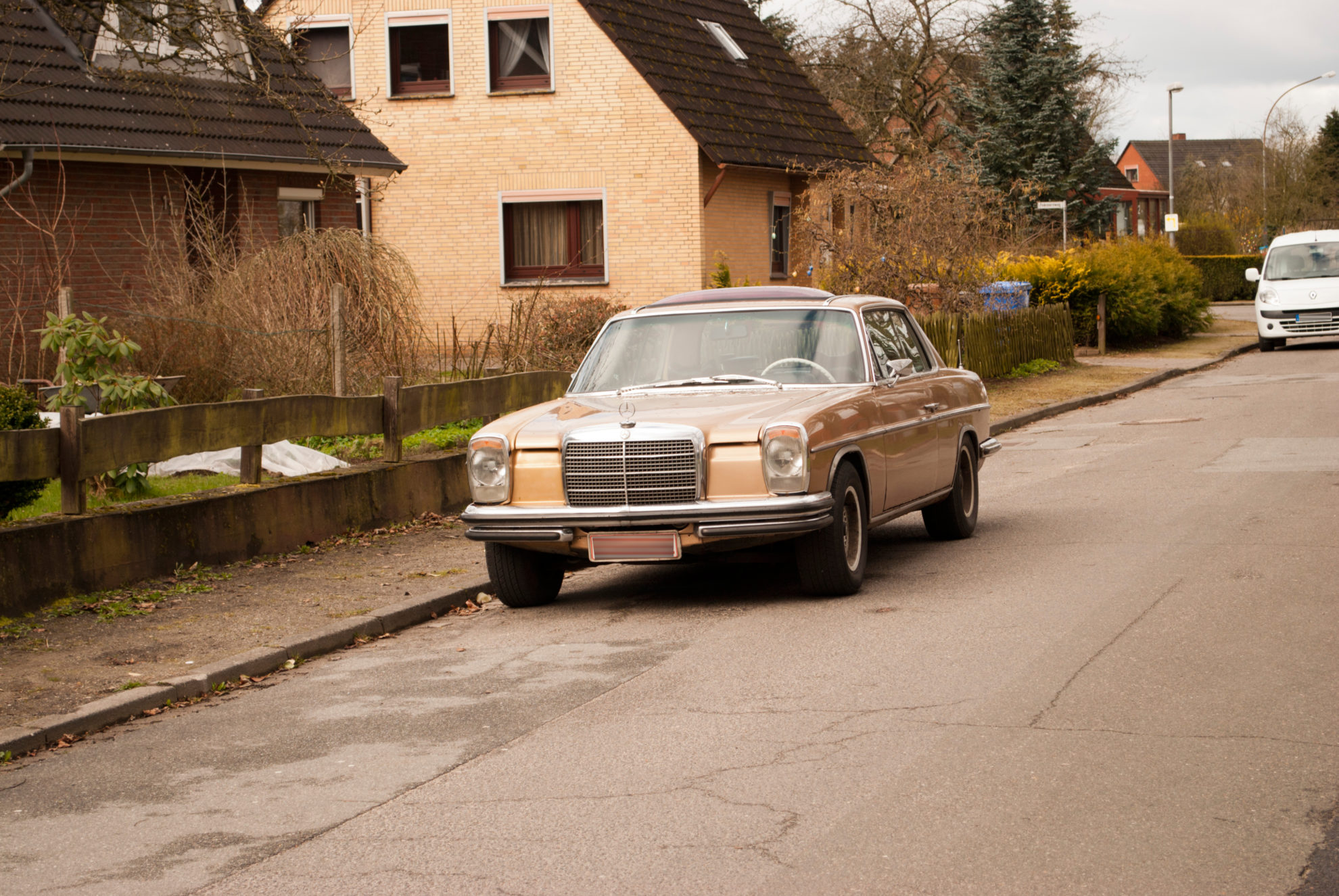 Mercedes Benz Strich Acht Coupé W114 (HDR)