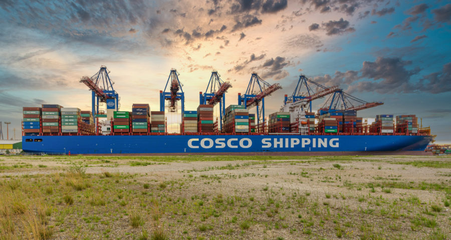 Containerschiff im Hamburger Hafen