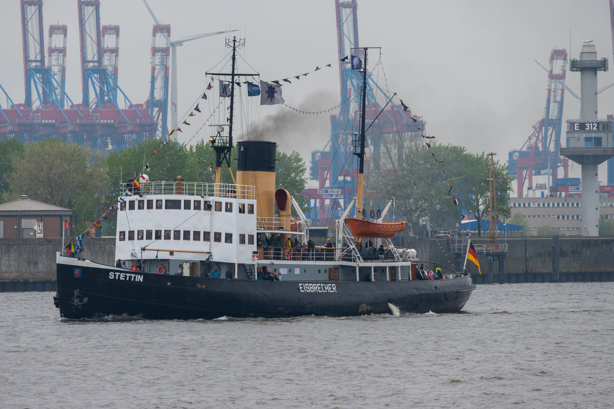 Dampfeisbrecher Stettin beim Hafengeburtstag